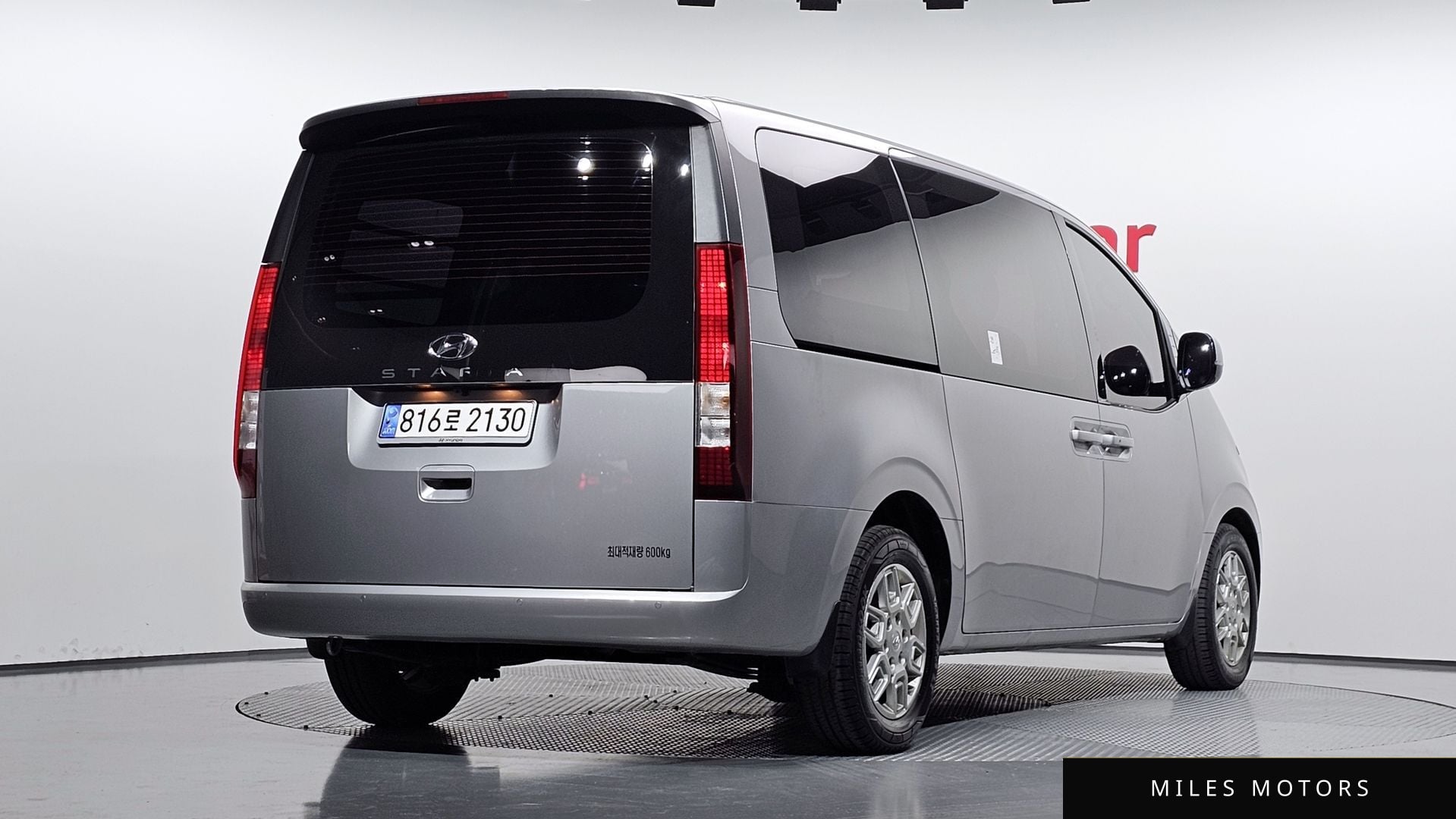 Hyundai Staria 2023 — миниатюра 2
