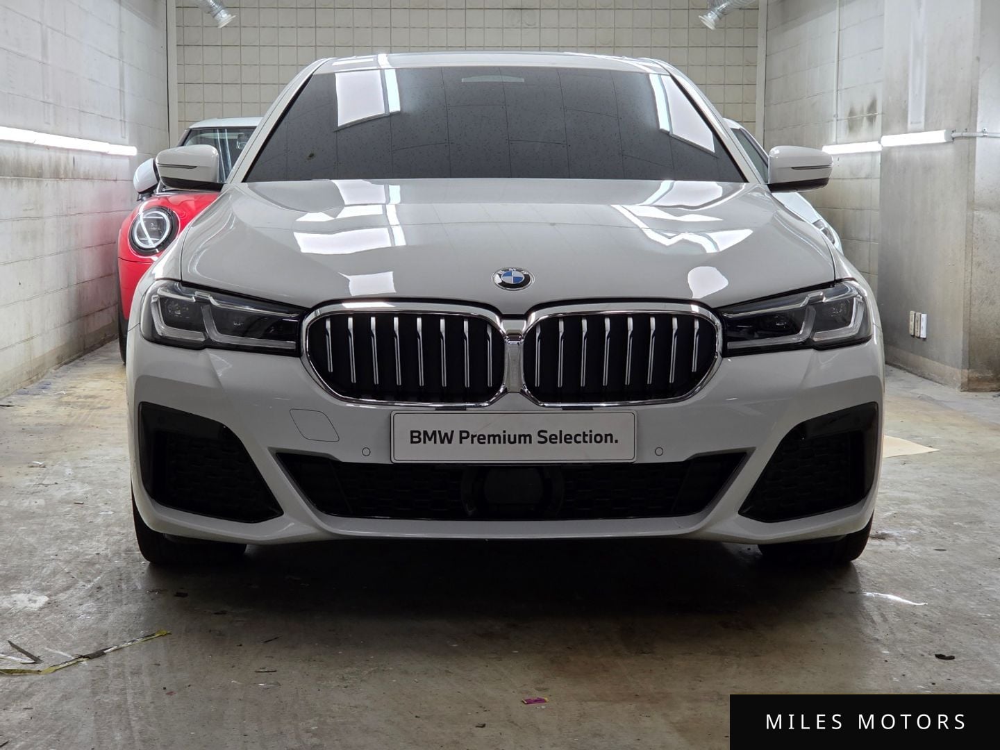 BMW 5 Series (G30) 2023 — миниатюра 3