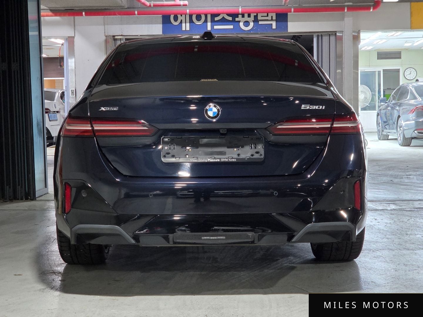 BMW 5 Series (G60) 2024 — миниатюра 4