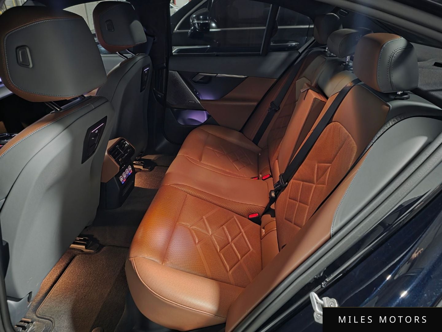 BMW 5 Series (G60) 2024 — миниатюра 10