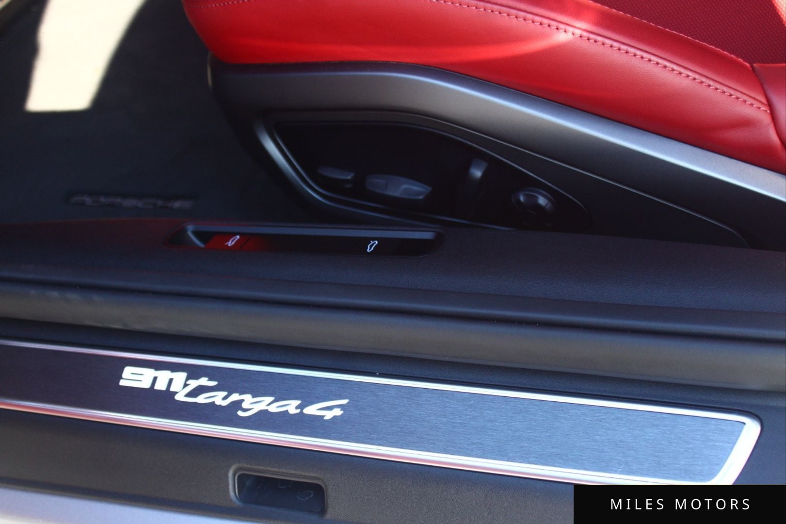 Porsche 911 (992) 2024 — миниатюра 10