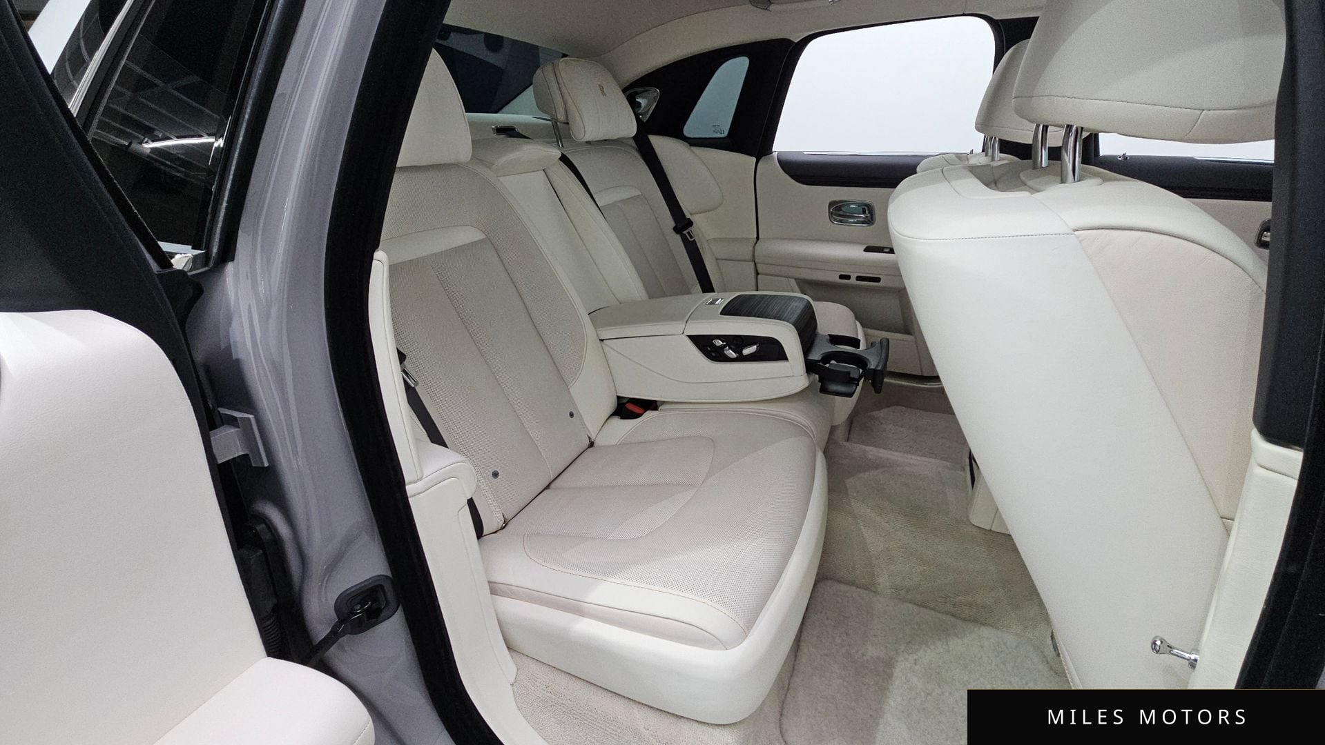 Rolls-Royce Ghost 2021 — миниатюра 11