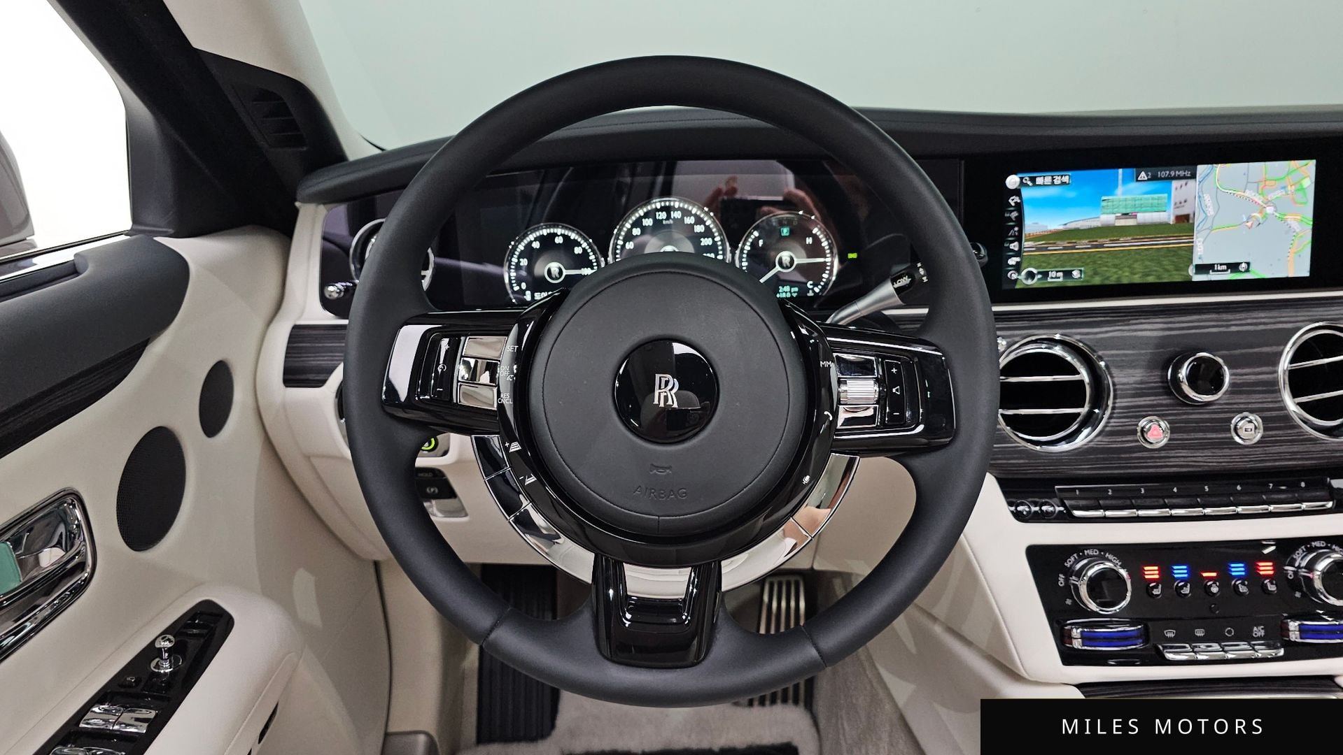 Rolls-Royce Ghost 2021 — миниатюра 12