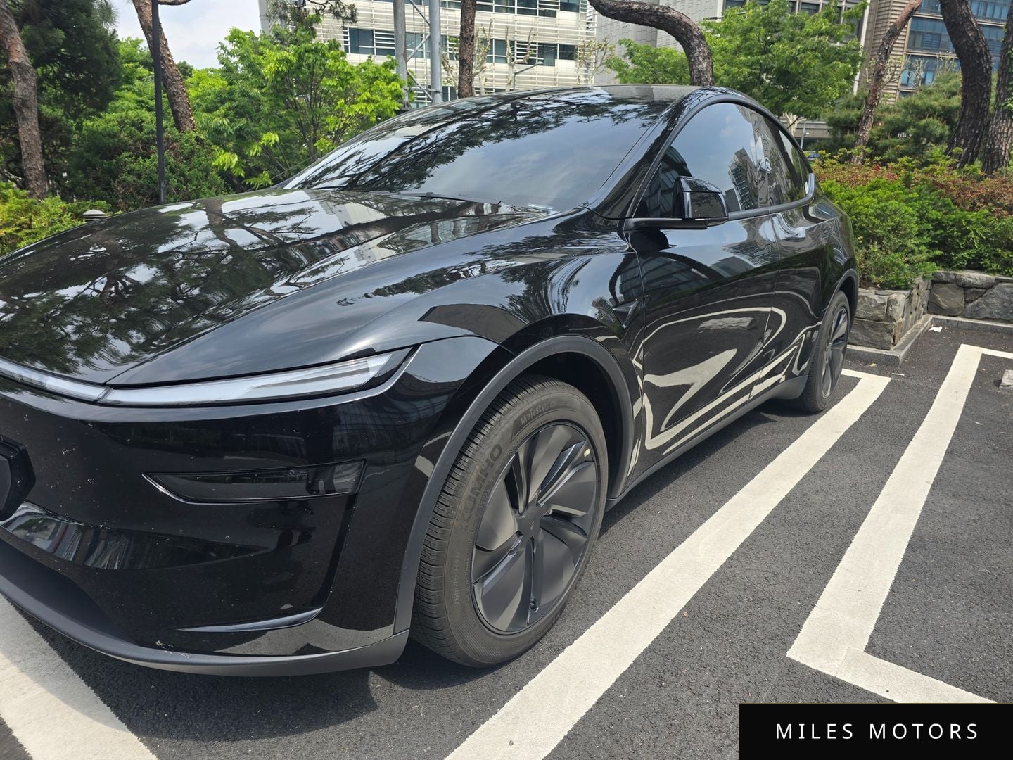 Tesla Model Y 2025 — миниатюра 2