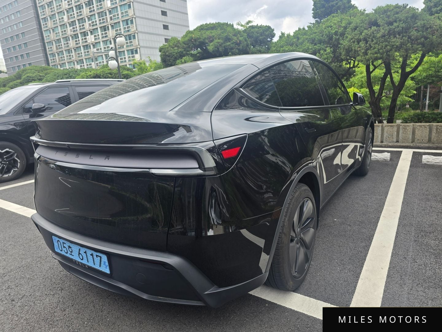 Tesla Model Y 2025 — миниатюра 3