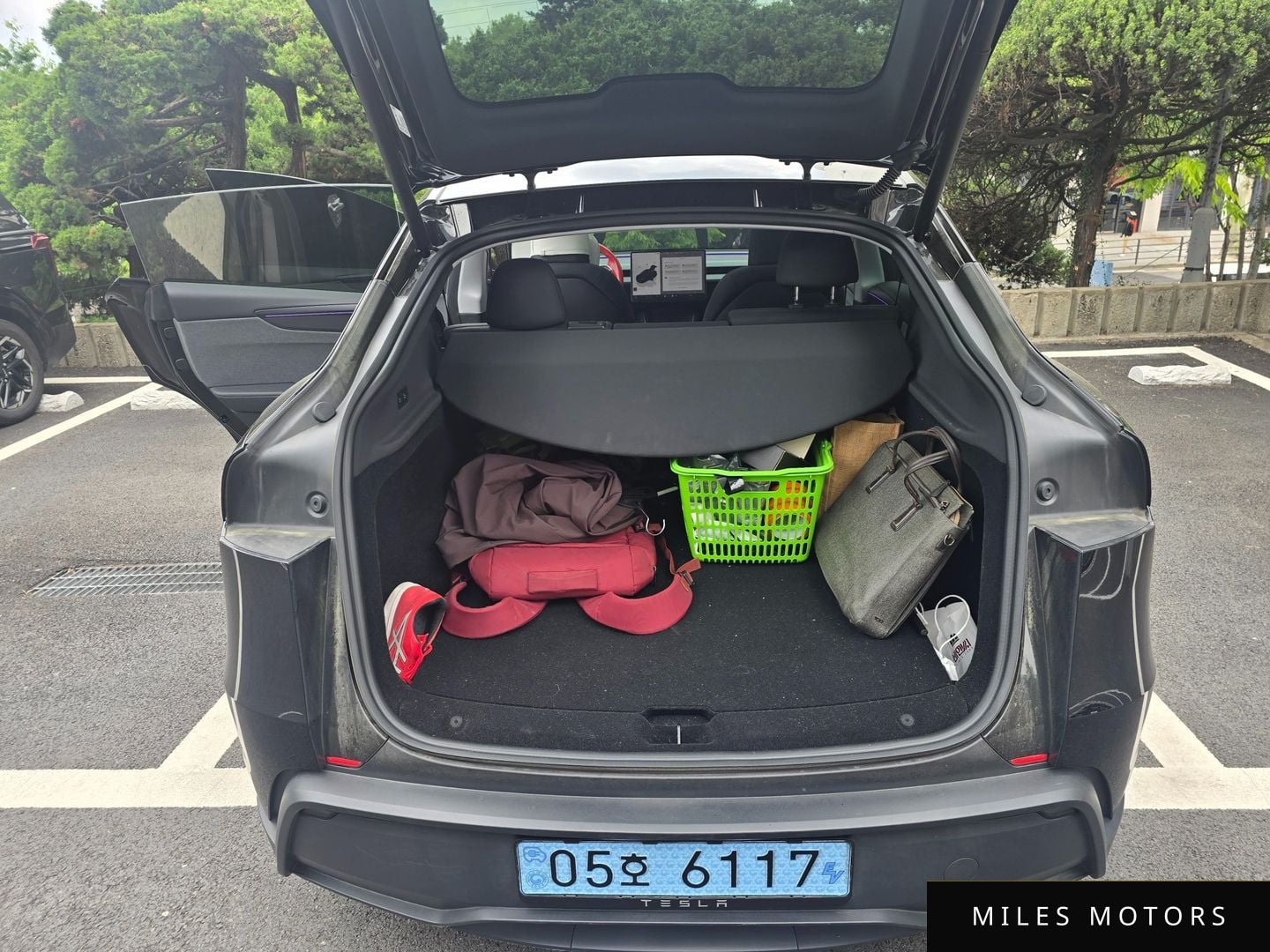 Tesla Model Y 2025 — миниатюра 4