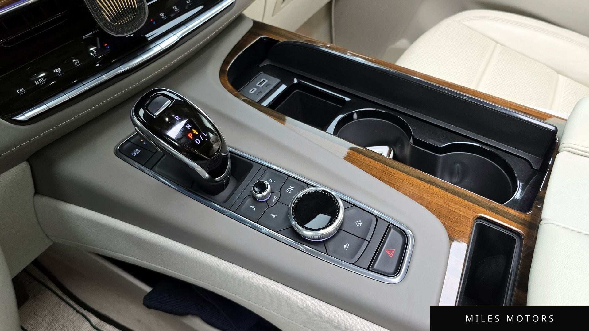 Cadillac Escalade 2024 — миниатюра 9
