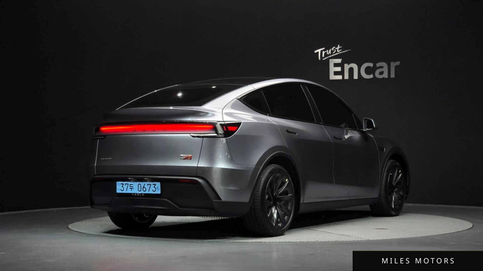 Tesla Model Y 2025 — миниатюра 2