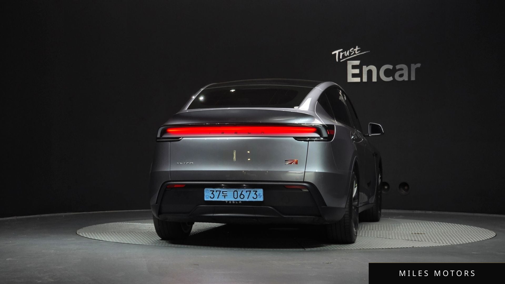 Tesla Model Y 2025 — миниатюра 4