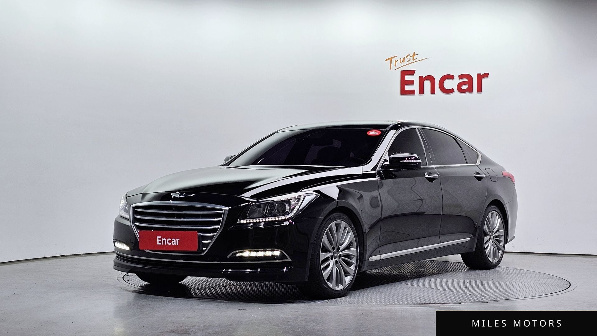 Hyundai Genesis 2016 — фото 1 из 12