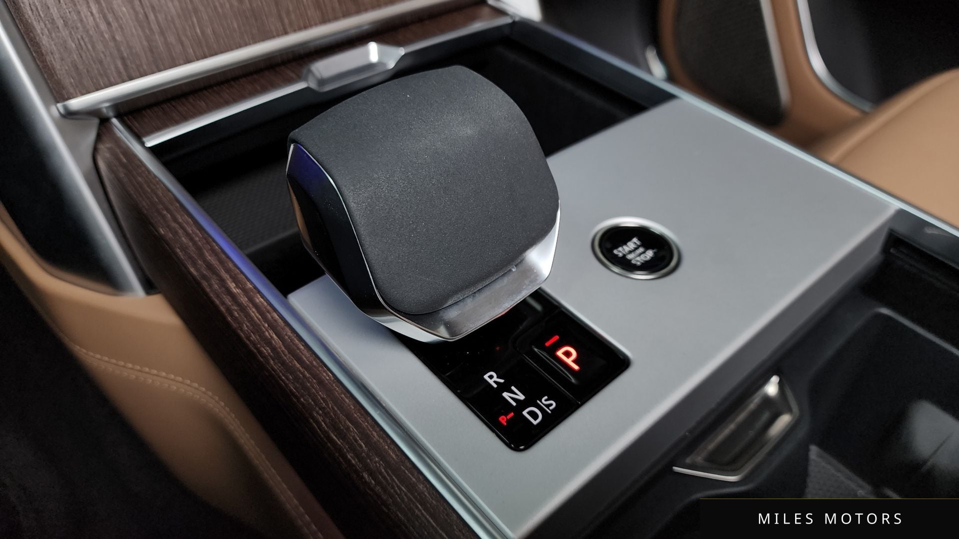 Land Rover Range Rover 2024 — миниатюра 12