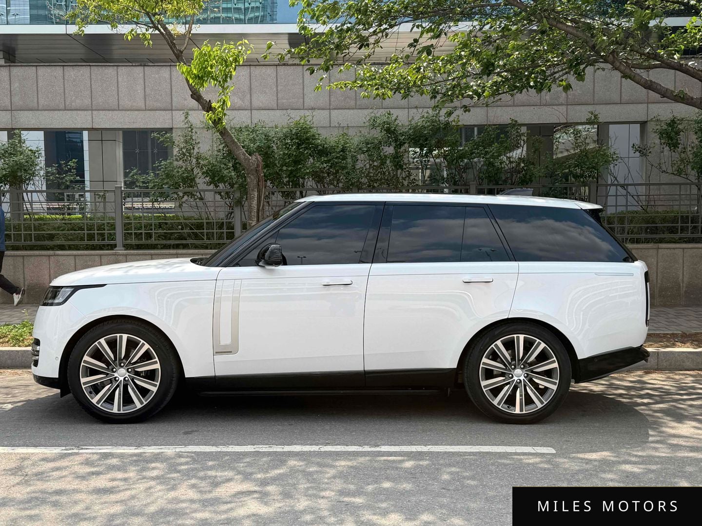 Land Rover Range Rover 2023 — миниатюра 5