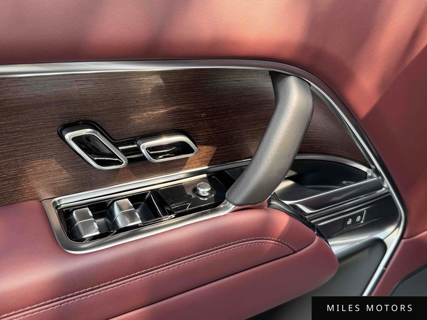 Land Rover Range Rover 2023 — миниатюра 10