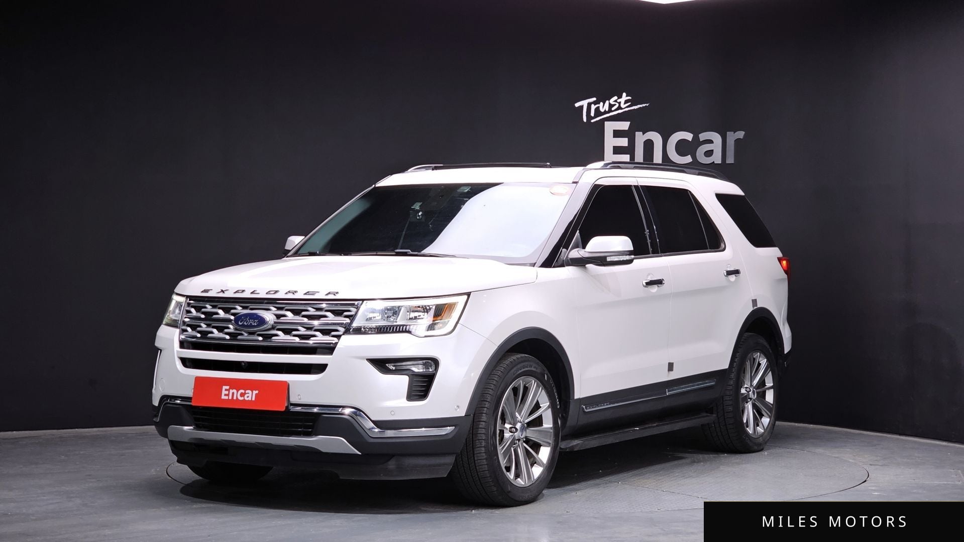 Ford Explorer 2018 — фото 1 из 12