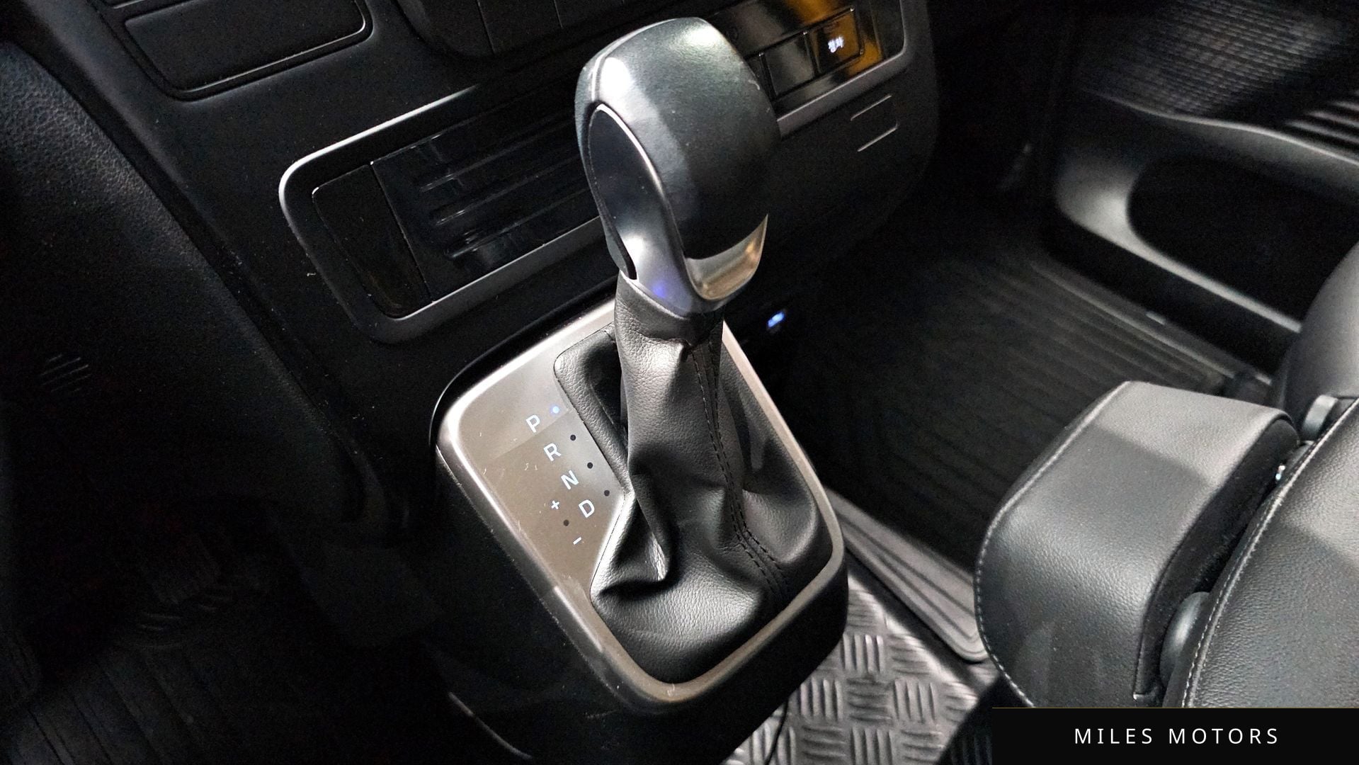 Hyundai Staria 2025 — миниатюра 12