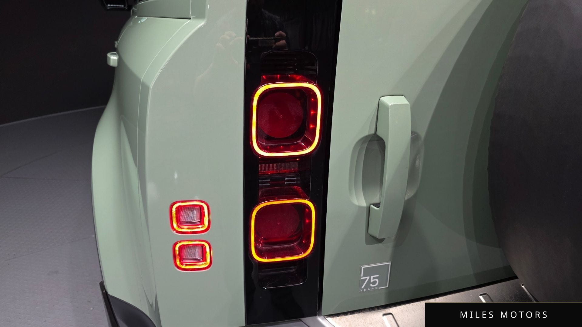 Land Rover Defender 2023 — миниатюра 9