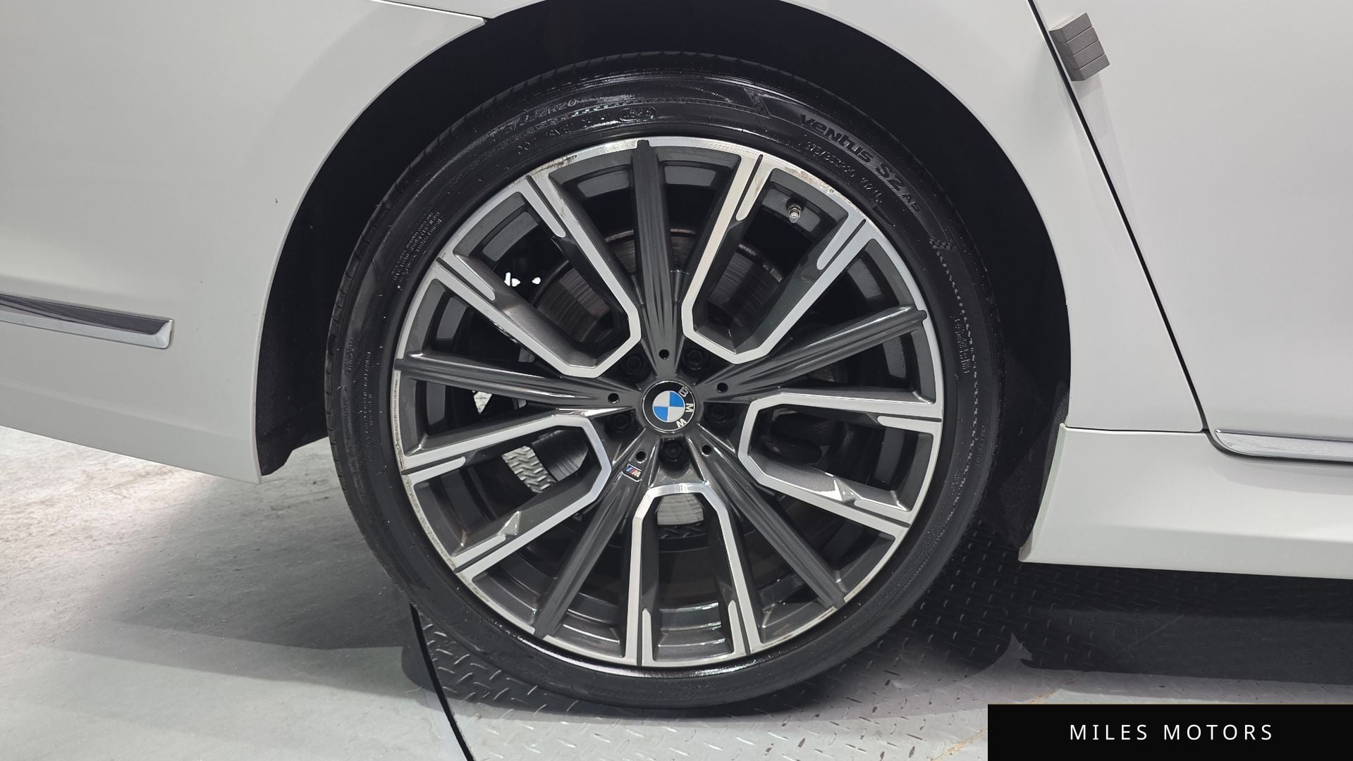 BMW 7 Series (G11) 2020 — миниатюра 5