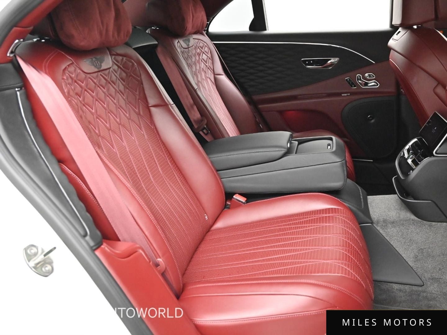 Bentley Flying Spur 2021 — миниатюра 12