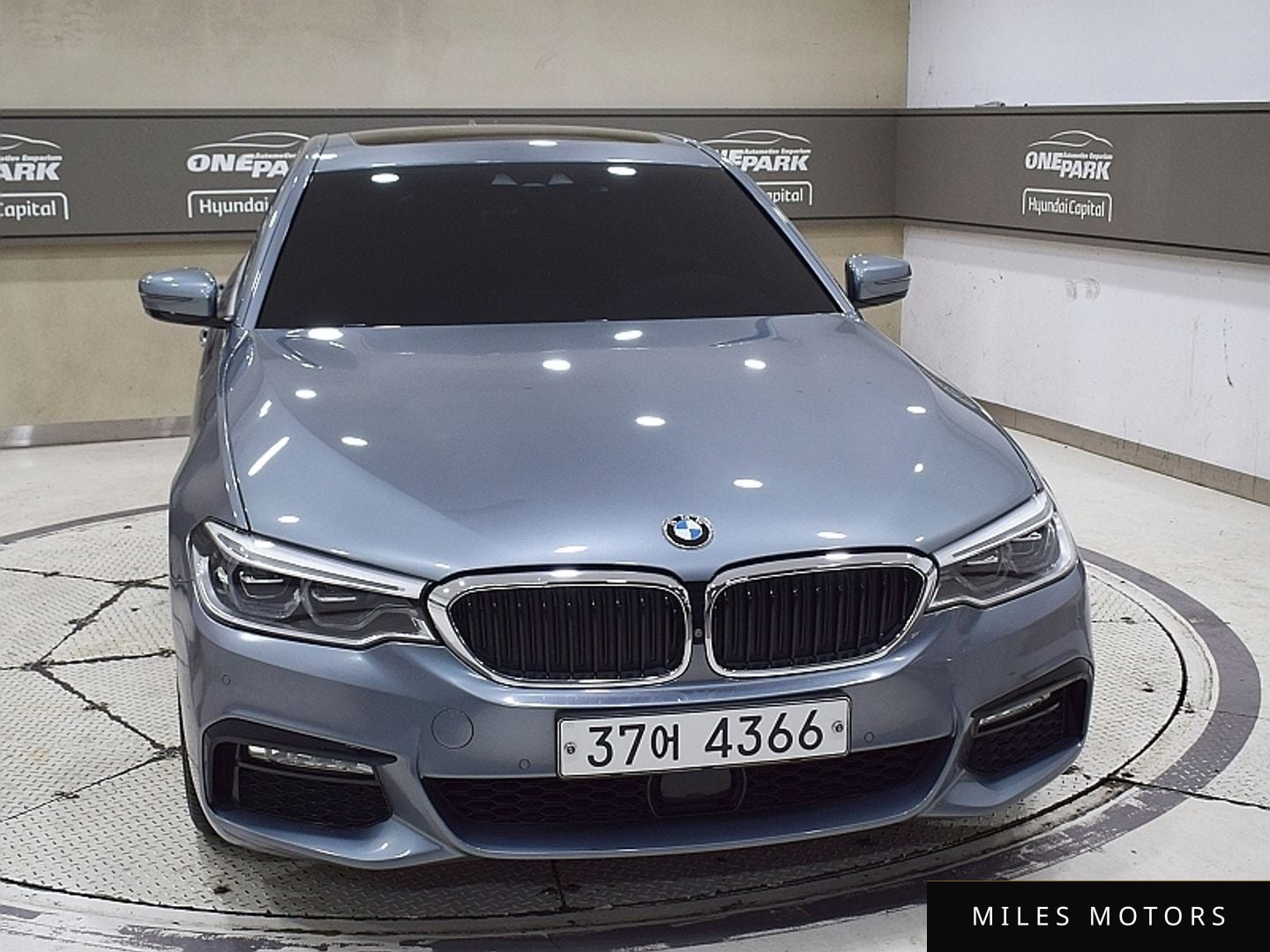 BMW 5 Series (G30) 2018 — миниатюра 2