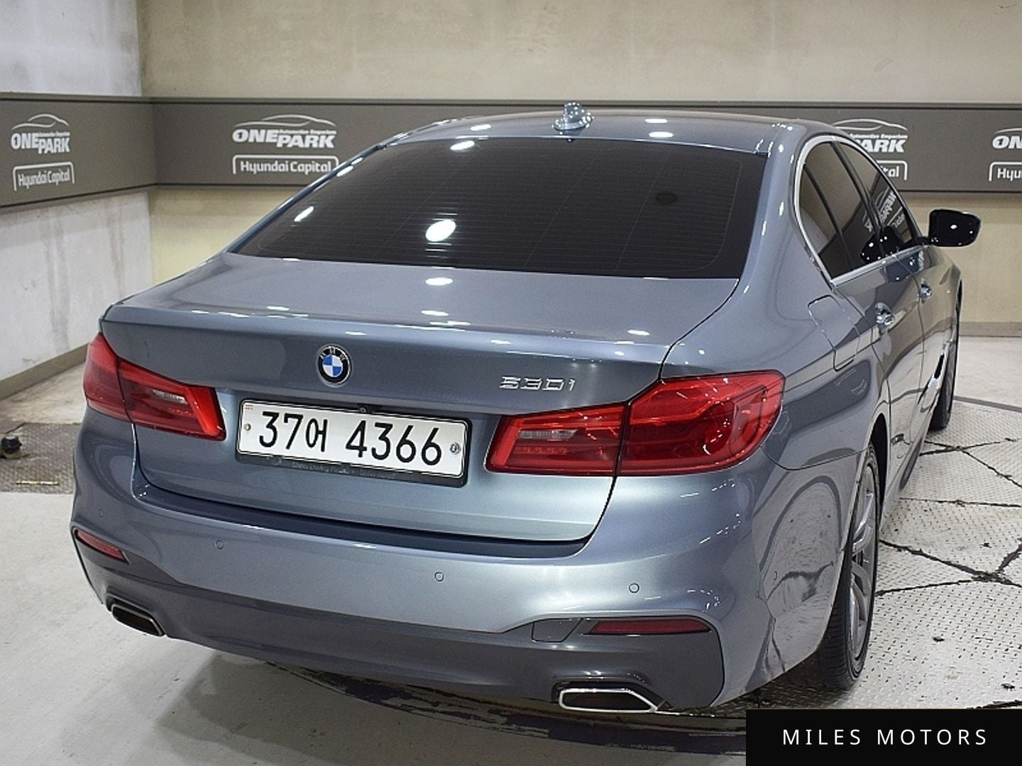 BMW 5 Series (G30) 2018 — миниатюра 3