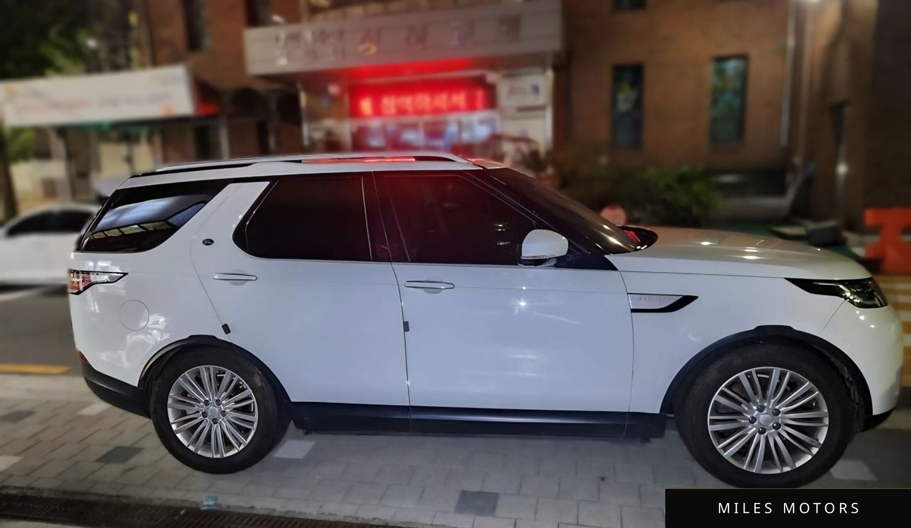 Land Rover Discovery 2017 — миниатюра 2