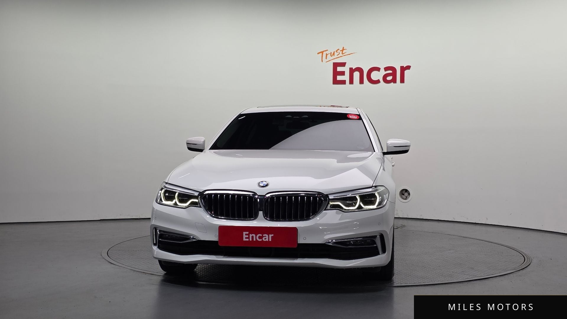 BMW 5 Series (G30) 2019 — миниатюра 3