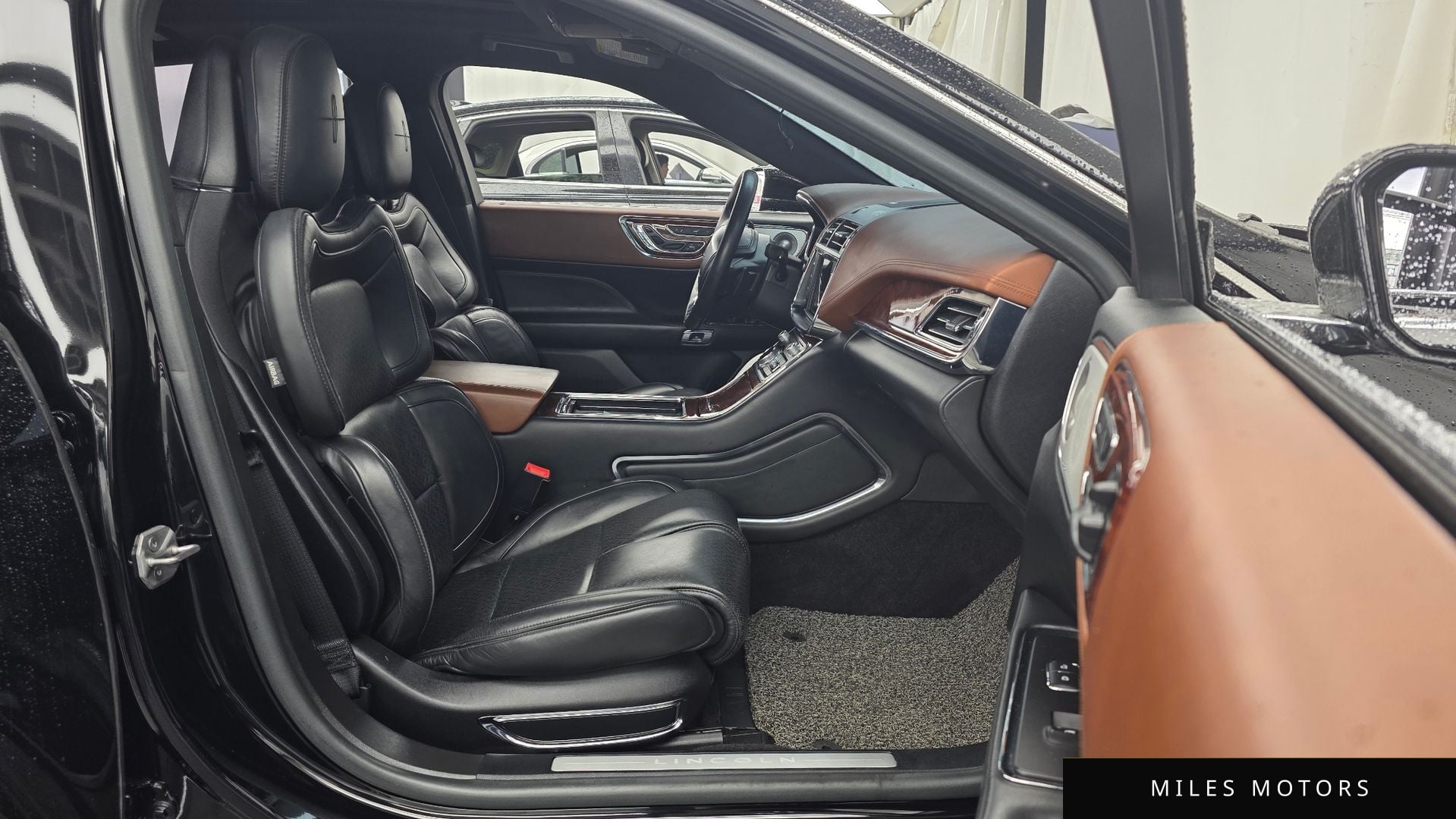 Lincoln Continental 2017 — миниатюра 11