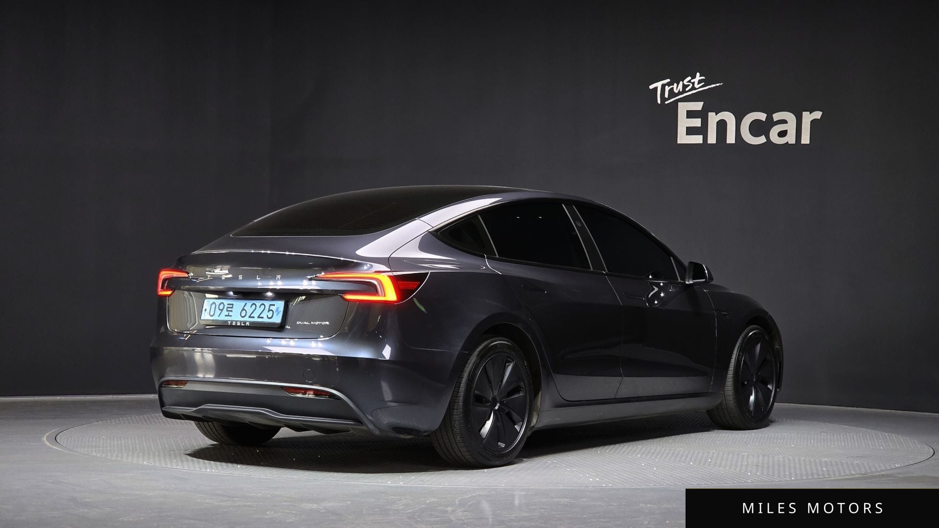 Tesla Model 3 2024 — миниатюра 2