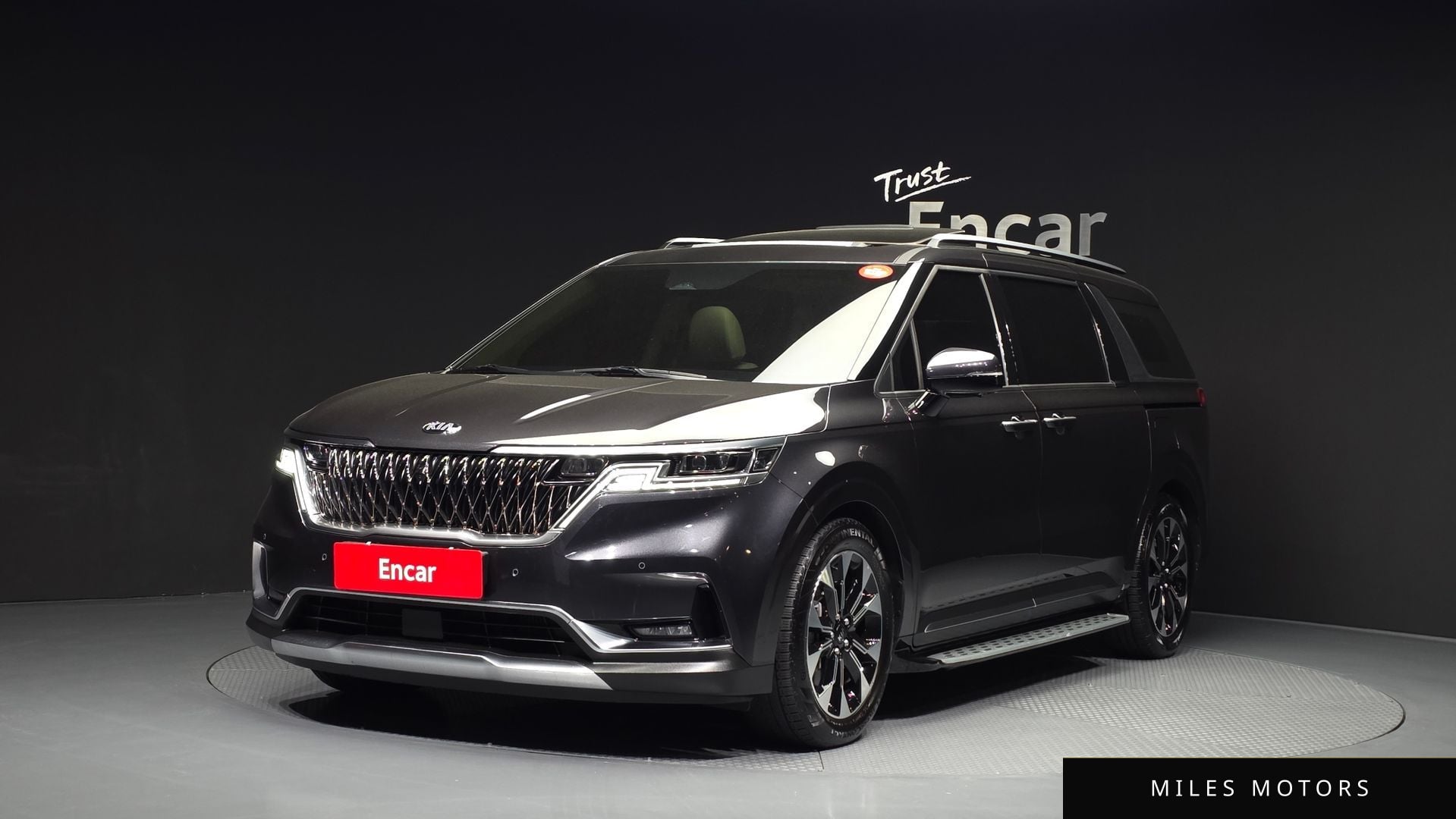 Kia Carnival 2021 — фото 1 из 12