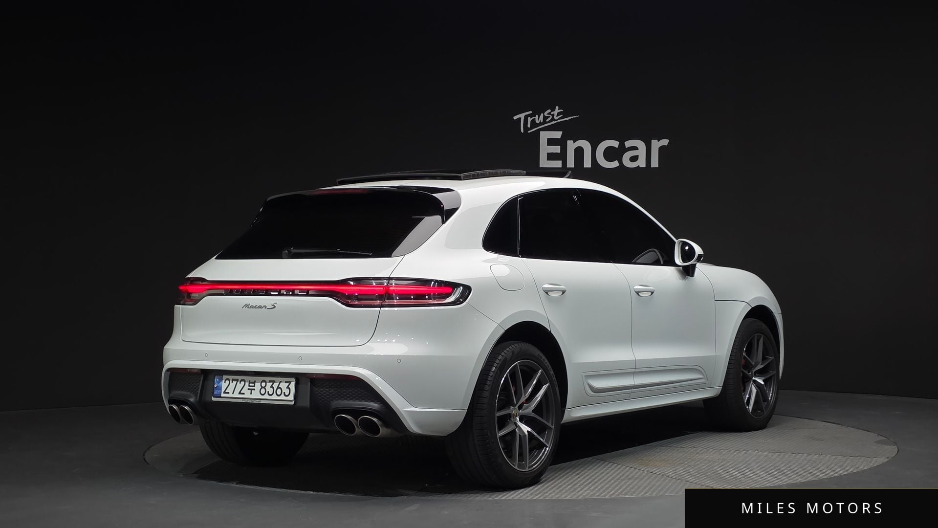 Porsche Macan 2023 — миниатюра 2
