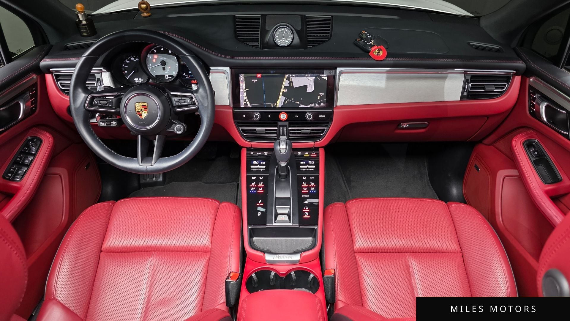Porsche Macan 2023 — миниатюра 10