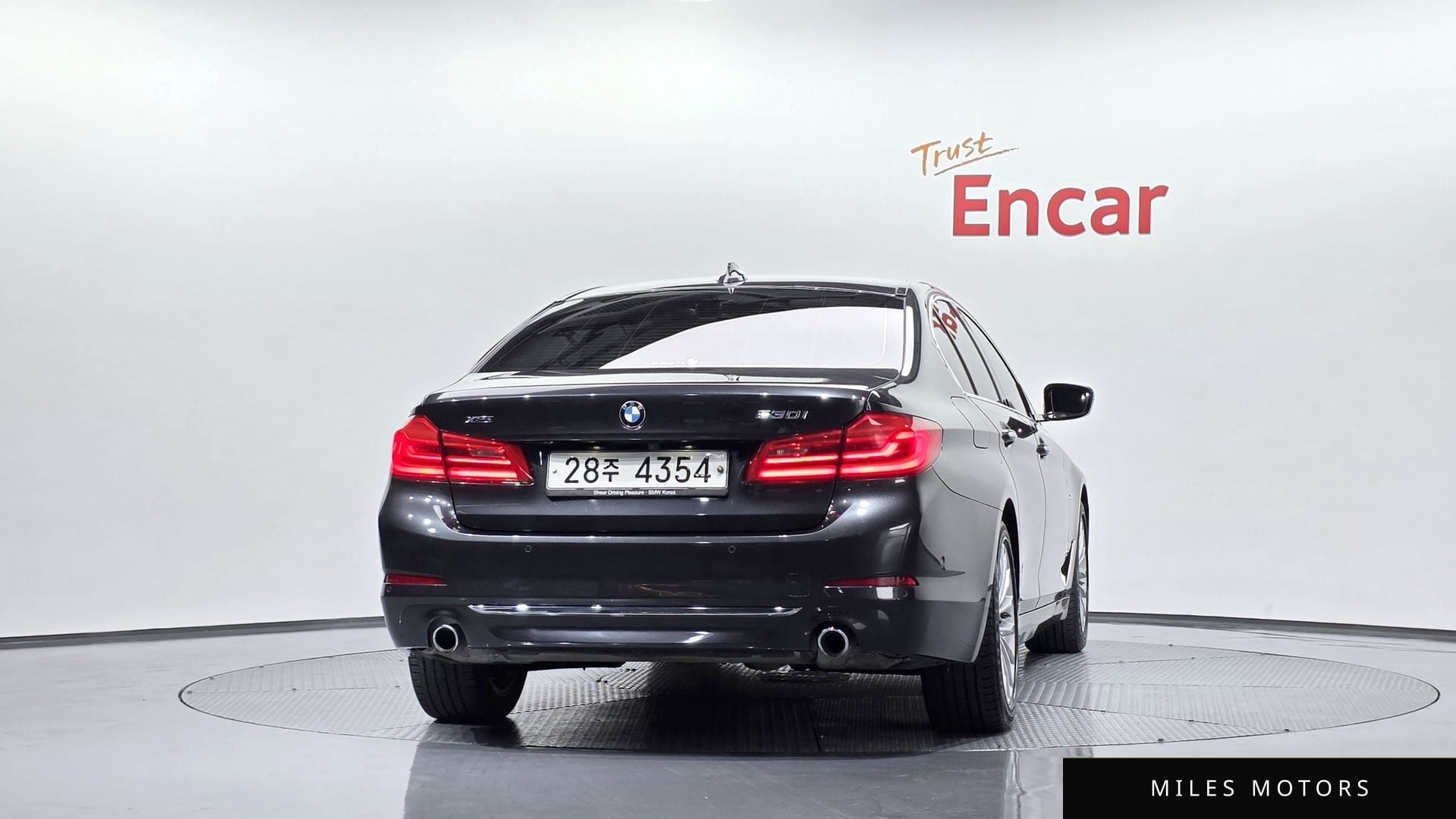 BMW 5 Series (G30) 2018 — миниатюра 3