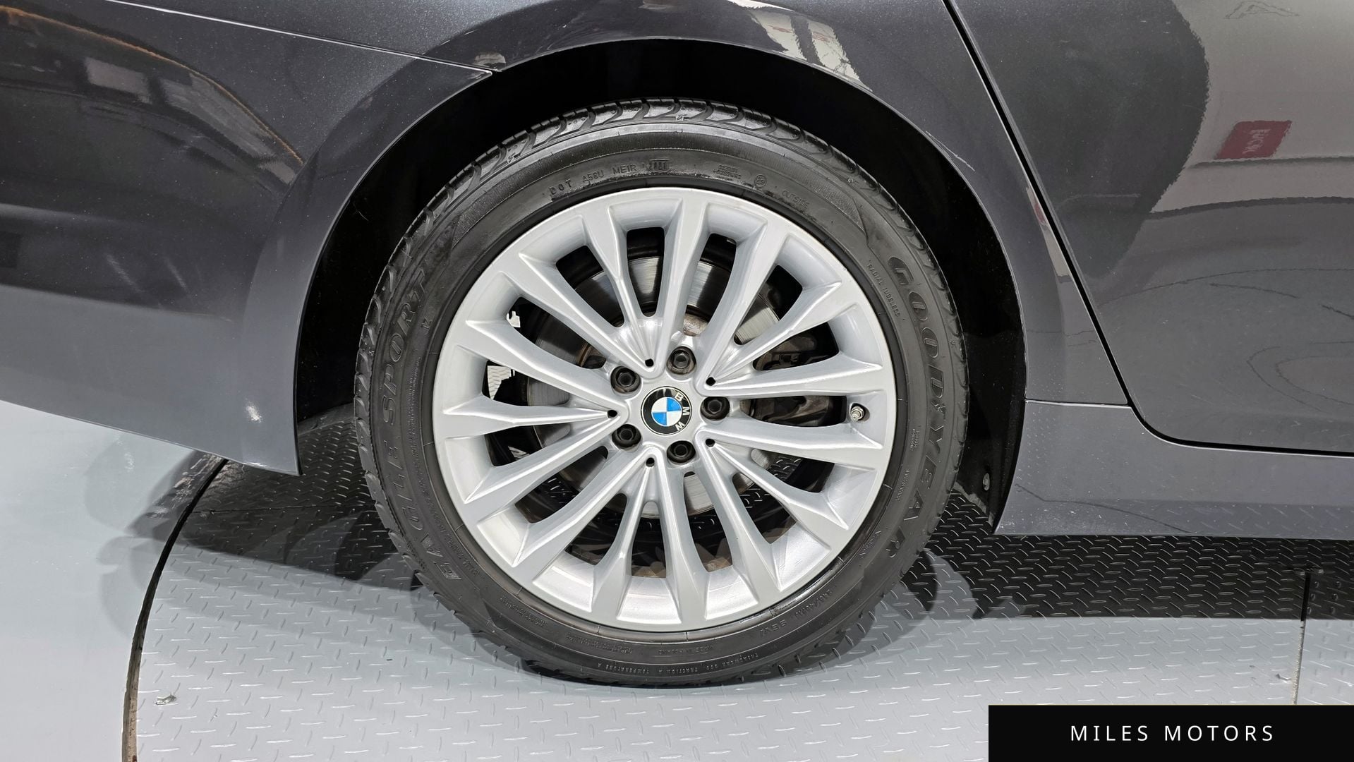 BMW 5 Series (G30) 2018 — миниатюра 4