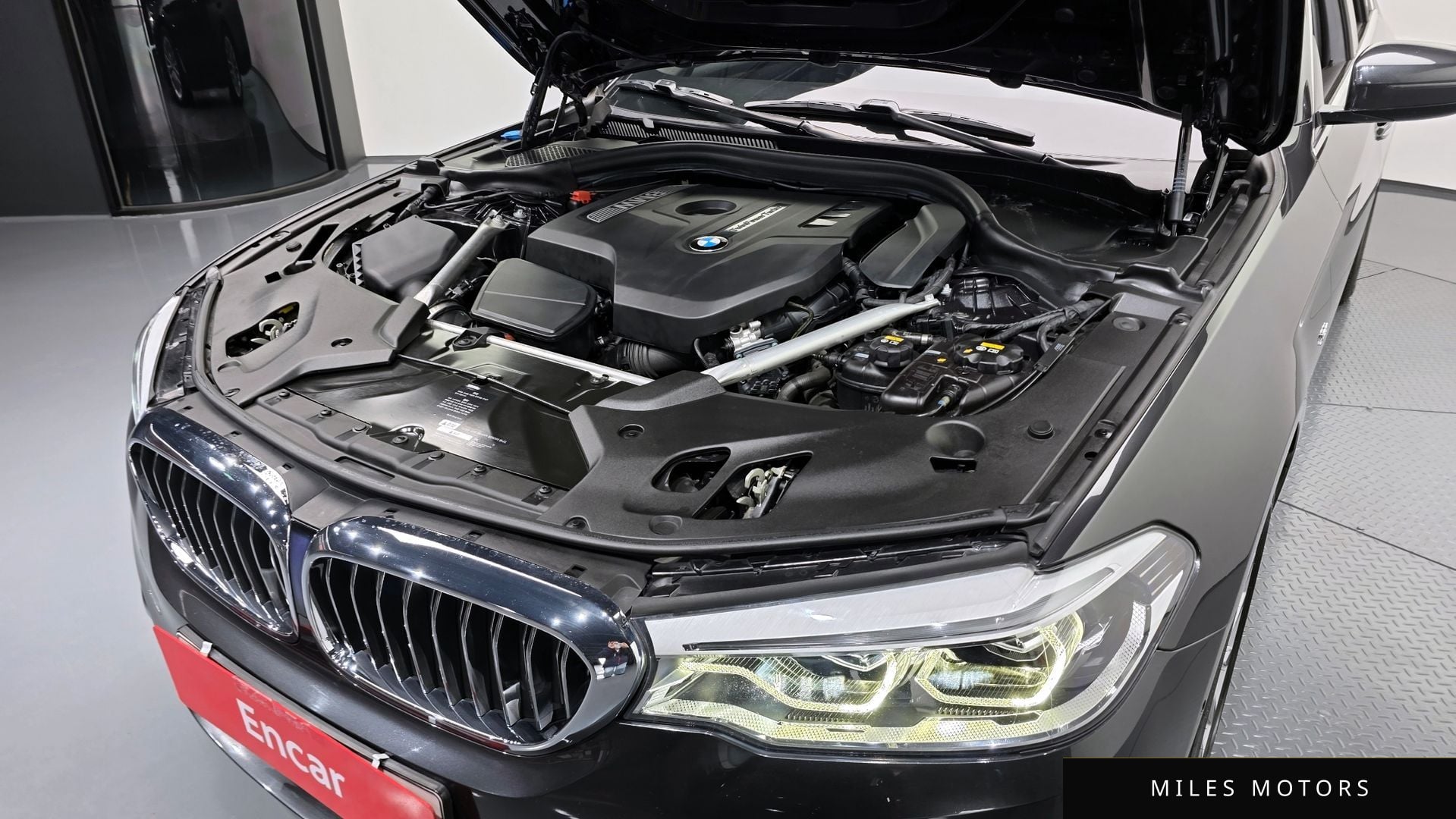 BMW 5 Series (G30) 2018 — миниатюра 5