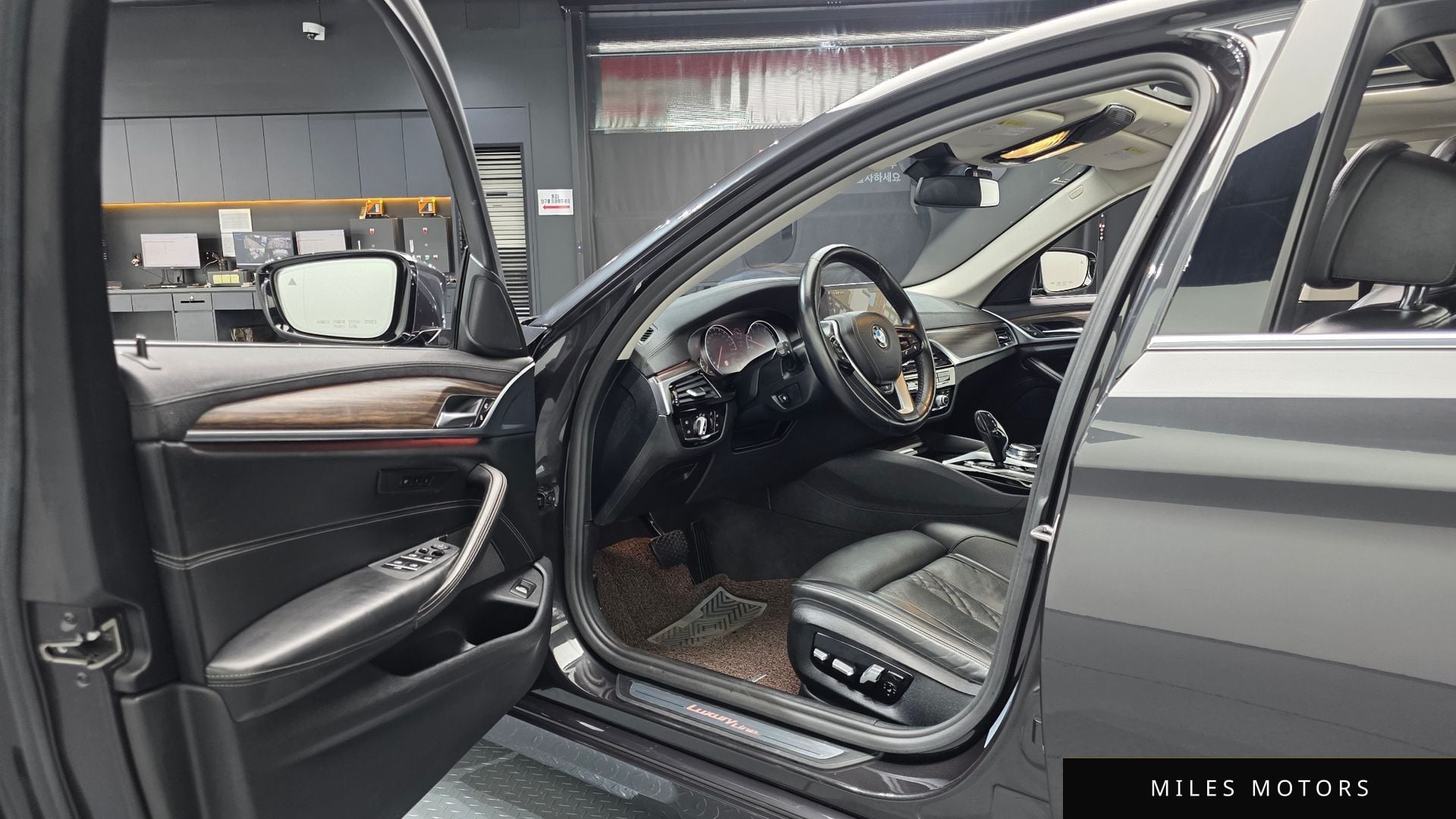 BMW 5 Series (G30) 2018 — миниатюра 12