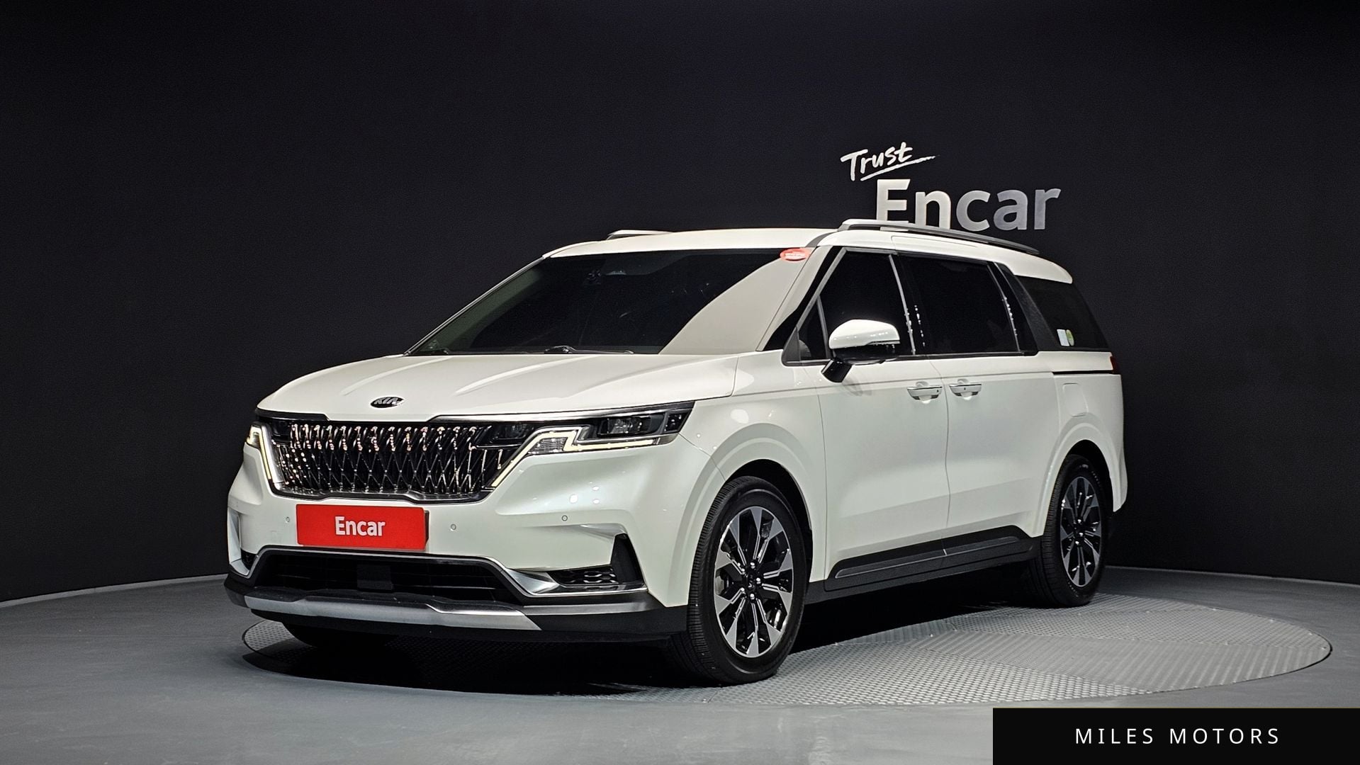 Kia Carnival 2021 — фото 1 из 12