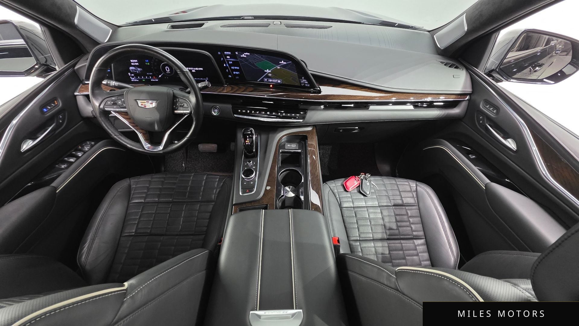 Cadillac Escalade 2023 — миниатюра 9
