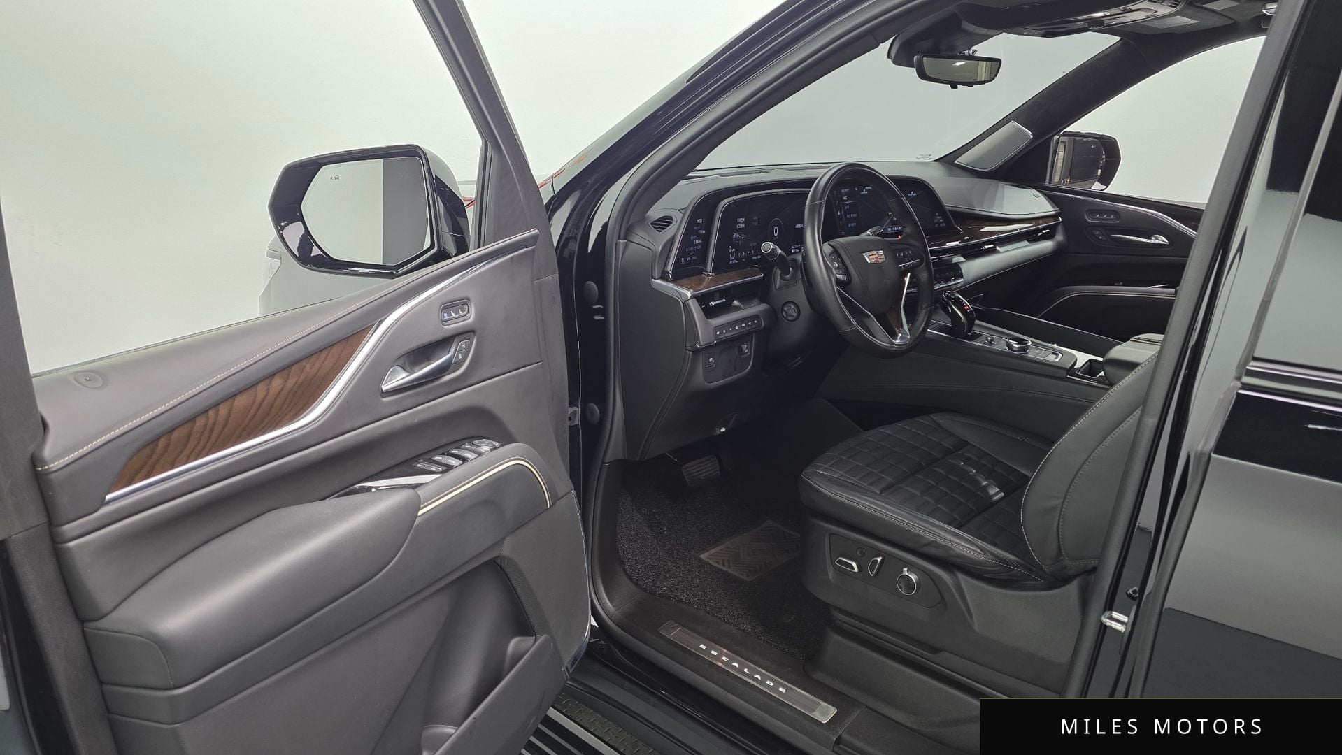 Cadillac Escalade 2023 — миниатюра 12