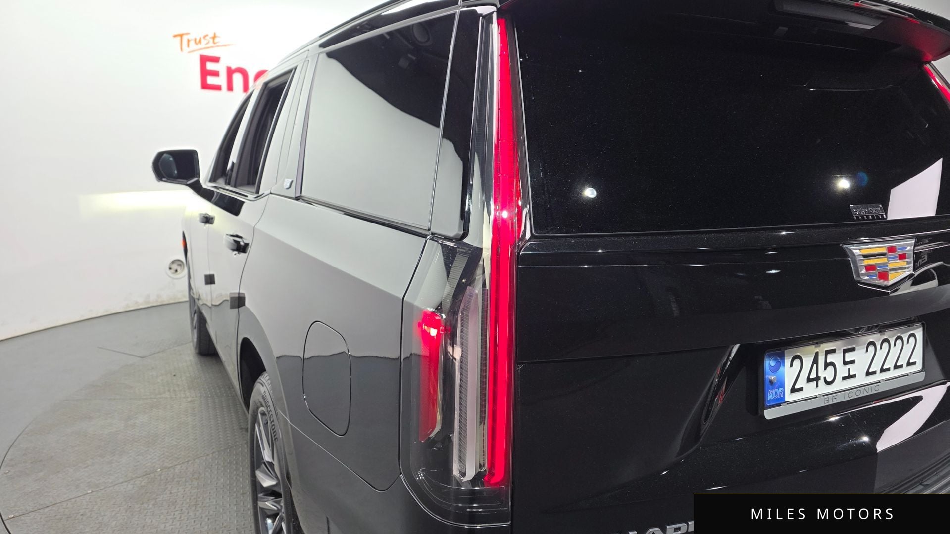 Cadillac Escalade 2023 — миниатюра 8
