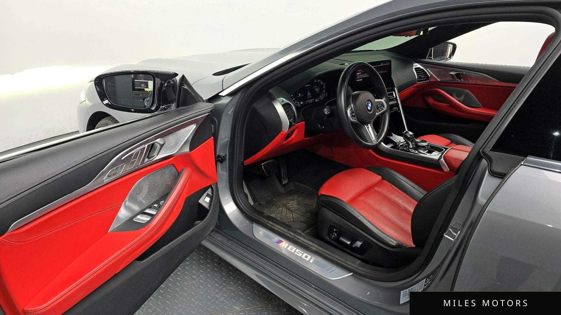 BMW 8 Series (G15) 2022 — миниатюра 10