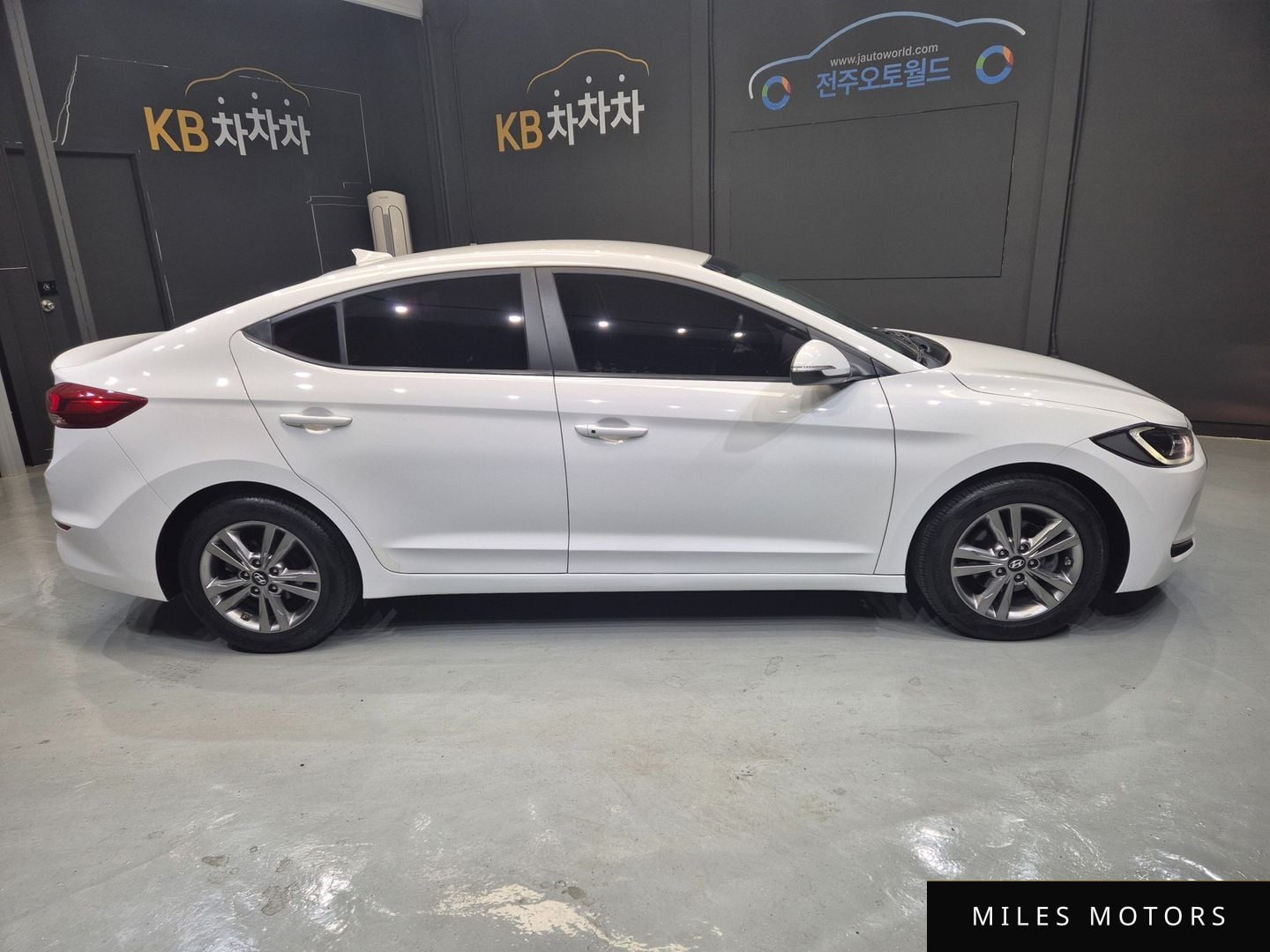 Hyundai AVANTE 2016 — миниатюра 3