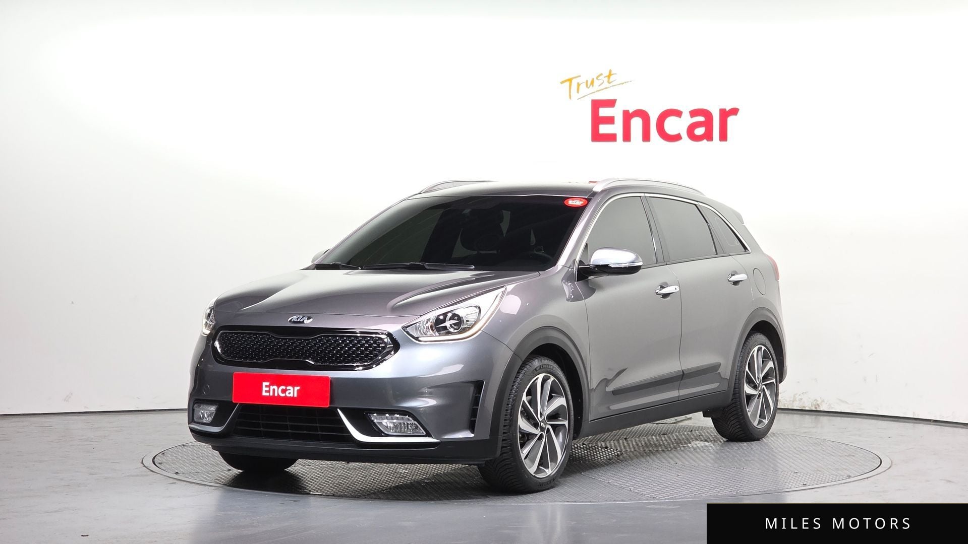 Kia Niro 2018 — фото 1 из 12