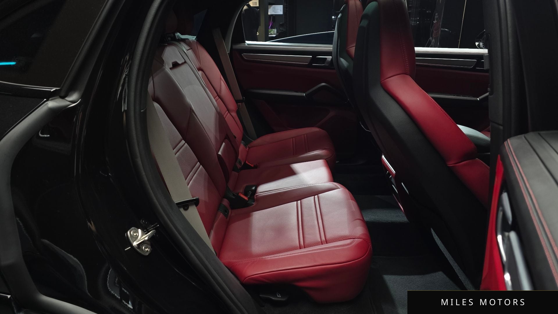 Porsche Cayenne 2023 — миниатюра 12