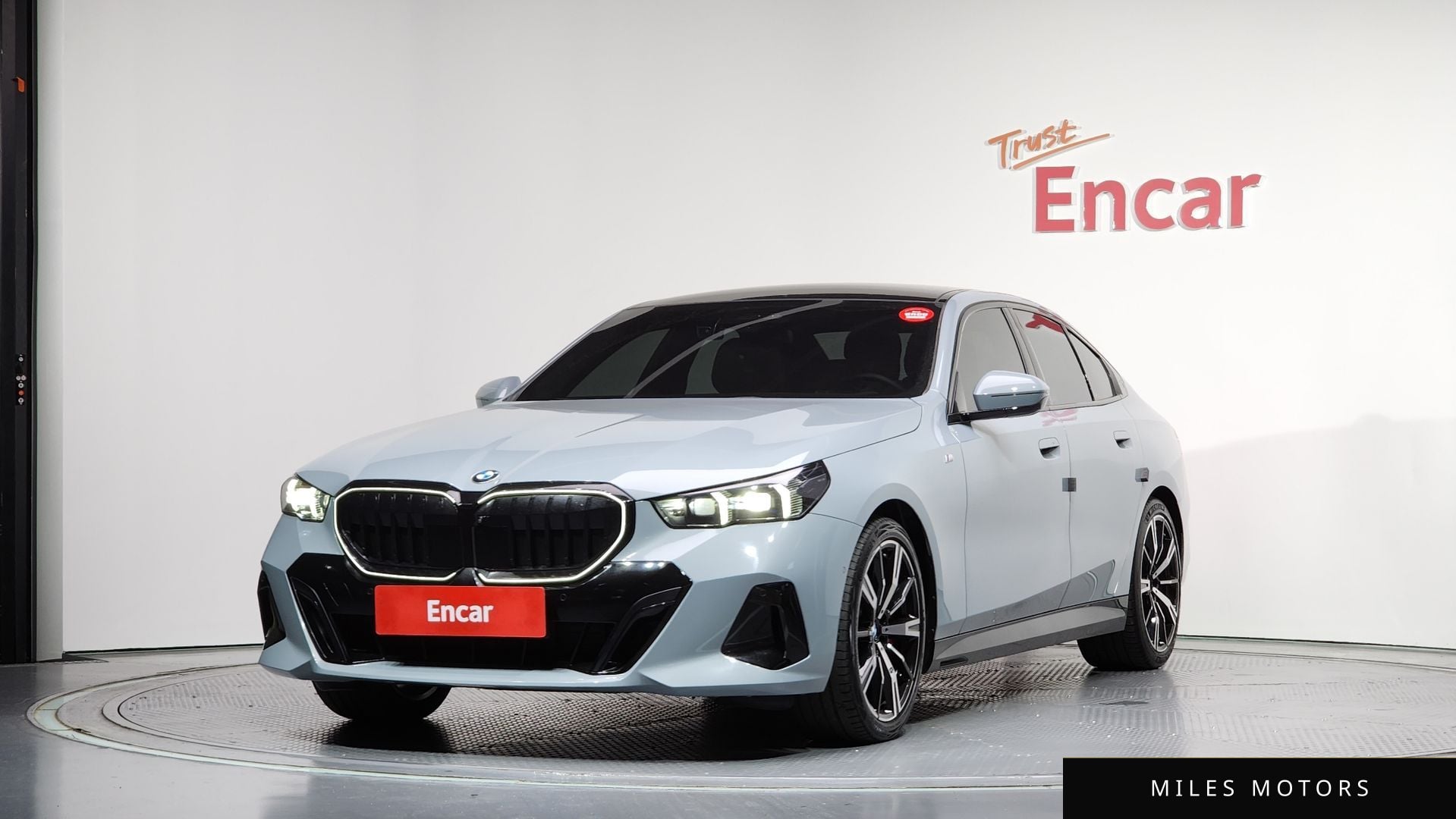 BMW 5 Series (G60) 2025 — фото 1 из 12