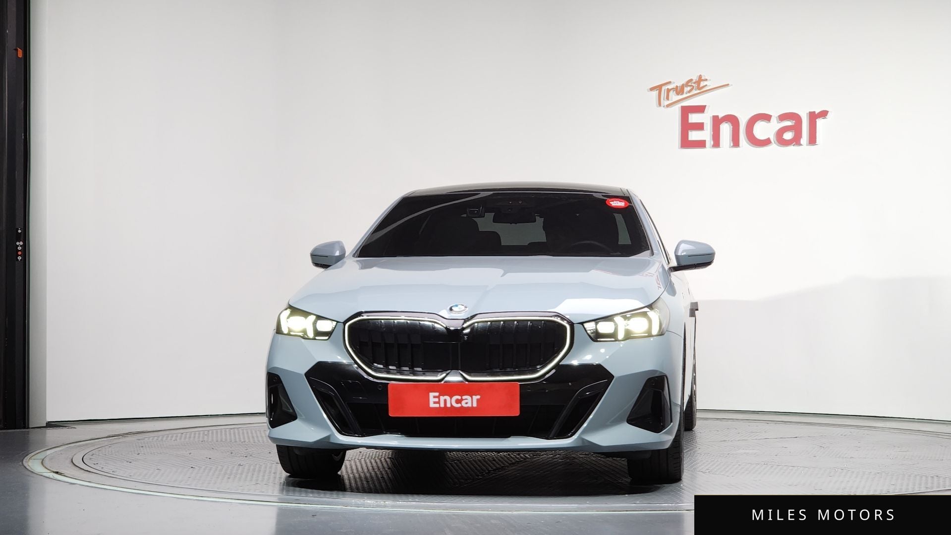 BMW 5 Series (G60) 2025 — миниатюра 3