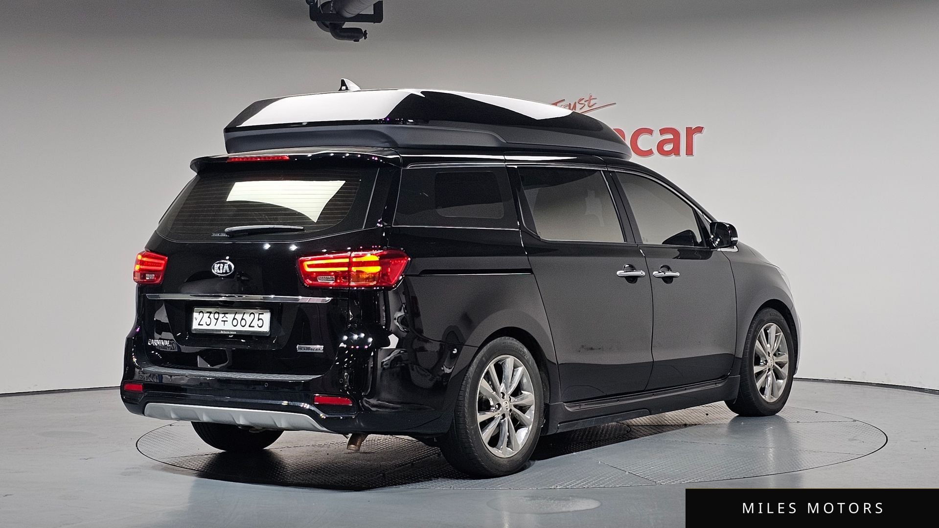 Kia Canival 2020 — фото 1 из 12