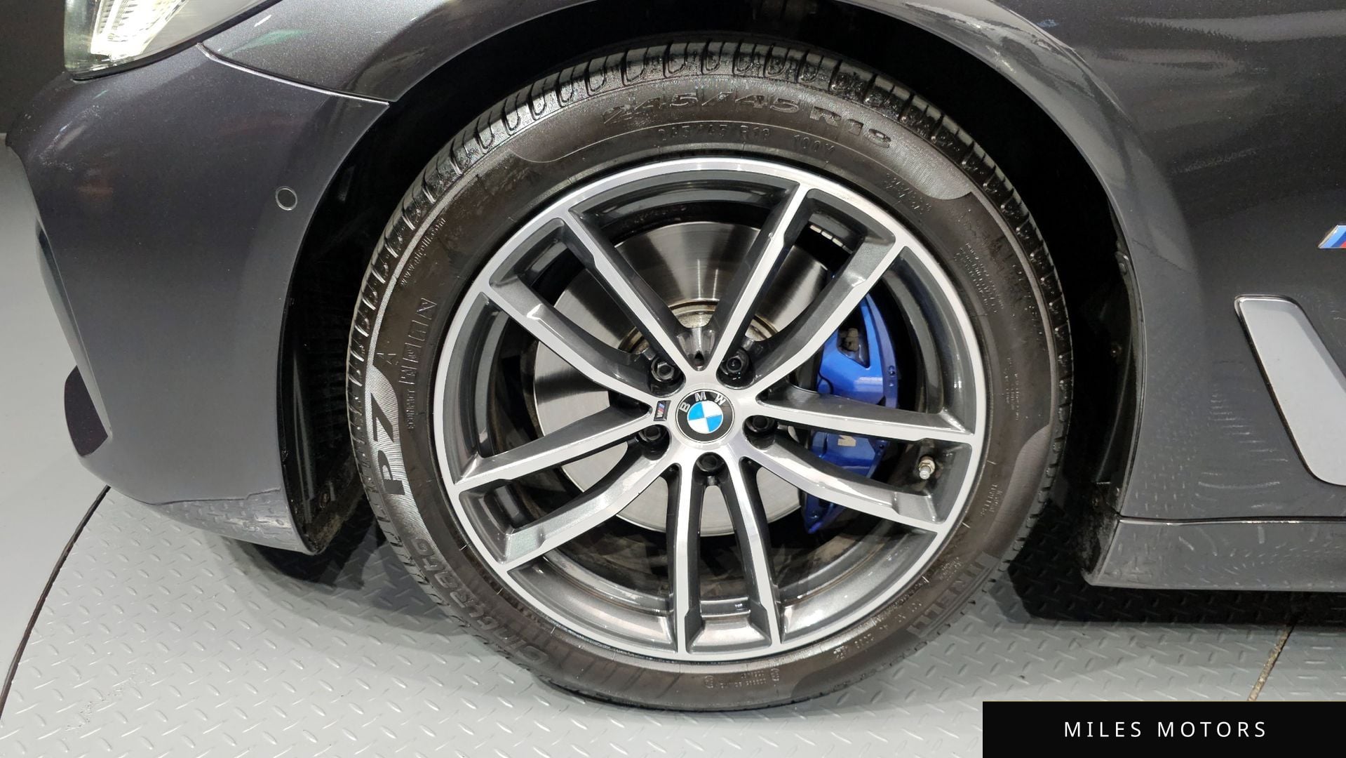 BMW 5 Series (G30) 2023 — миниатюра 5