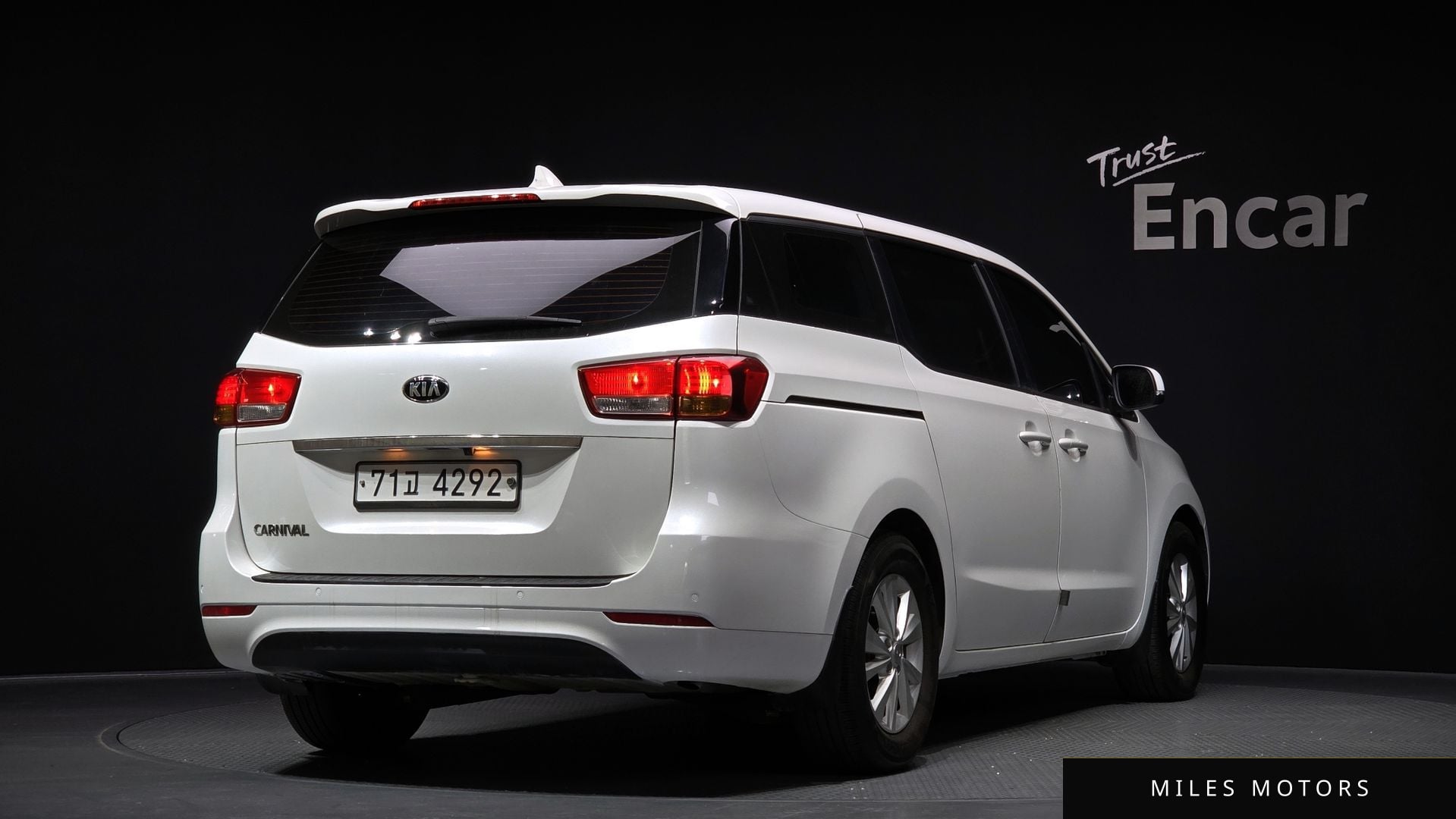 Kia Canival 2016 — миниатюра 2