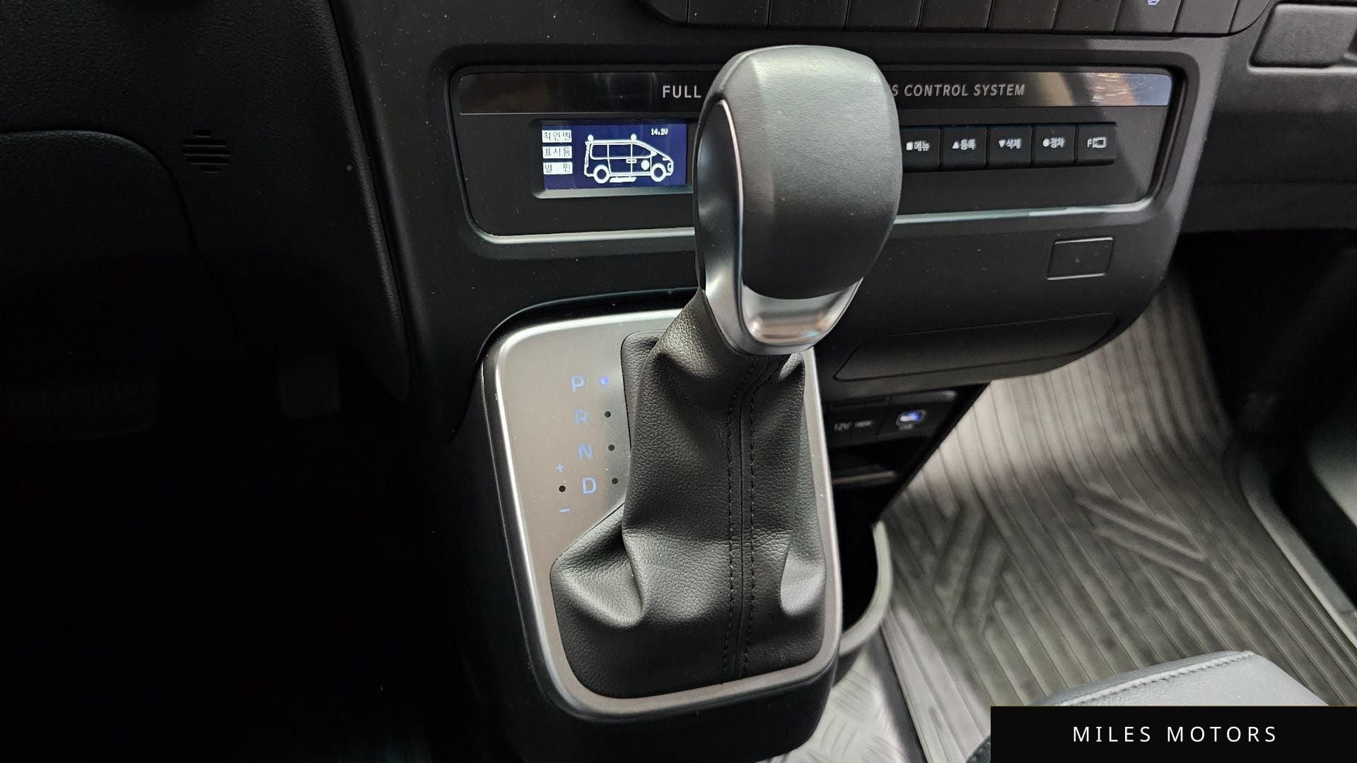 Hyundai Staria 2025 — миниатюра 12