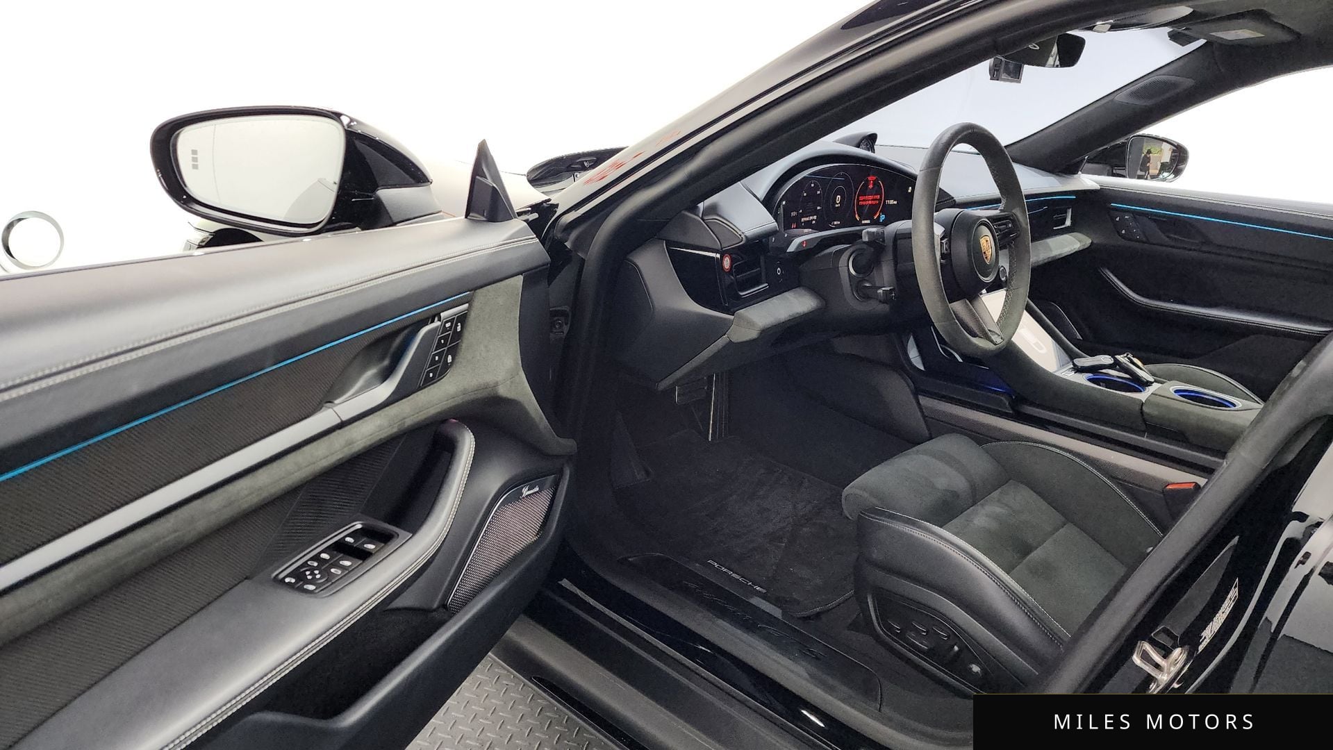 Porsche Taycan 2022 — миниатюра 10